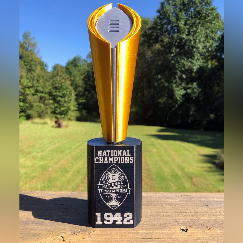 10 inch Georgia Bulldog 1942  National Champions collectors trophy